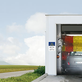 Anwendungsbild beschriftete Außenfolie in der Waschanlage