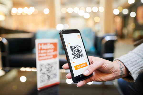 QR-Code im Restaurant einscannen