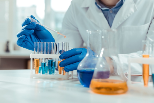 The text "Reagenzgläser" is already in German and translates to "test tubes" in English. If you need a different context or a more detailed explanation, please provide additional information!