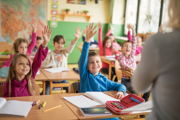 Schulkinder in der Schulklasse