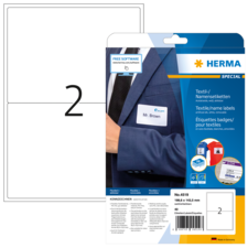 Textil- und Namensetiketten von Herma, inklusive Beispiel mit dem Namen "Mr. Brown". Verpackung zeigt Produktdetails und Maße.
