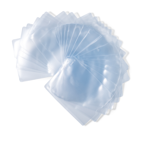 Eine Anordnung von transparenten, flexiblen Verpackungen, die in einer fächerartigen Form angeordnet sind.