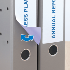 Zwei Aktenordner stehen nebeneinander, einer mit dem Titel "Business Plan" und der andere mit "Annual Report". Ein Teil des Deckels ist umgeklappt.