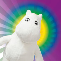 Ein weißes, kuscheliges Mumin-Monster mit großen Augen und einem runden Körper, vor einem bunten, leuchtenden Hintergrund.