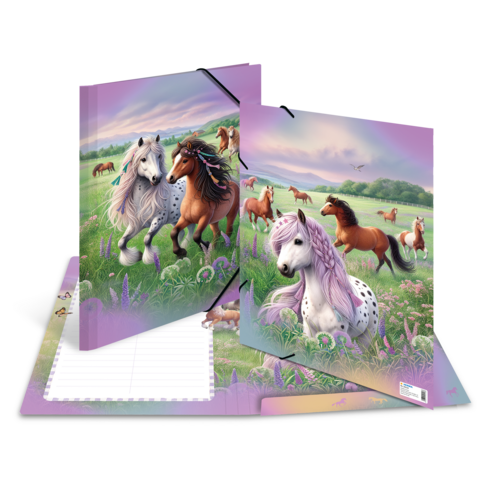 Zwei Pferde, eines mit lila Mähne und das andere gefleckt, stehen in einer blühenden Wiese, umgeben von weiteren Pferden im Hintergrund.