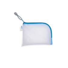 Ein weißes, netzartiges Etui mit blauen Akzenten und einem Reißverschluss, geeignet zur Aufbewahrung von kleinen Gegenständen.