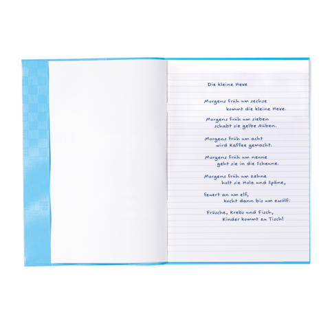 Offenes Notizbuch mit blauer Einband, auf der linken Seite leere Seiten, auf der rechten Seite ein Gedicht über die kleine Hexe.