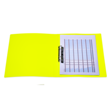 Ein offener, leuchtend gelber Ordner mit einem Blatt Papier, das vertikale Linien und farbige Abschnitte zeigt.