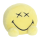 Gelbes, rundes Plüschtier mit einem lächelnden Gesicht und zwei X-Augen, das eine verspielte und humorvolle Ausstrahlung hat.