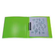 Ein leuchtend grüner Ordner mit einem Blatt Papier, das verschiedene florale Zeichnungen zeigt.