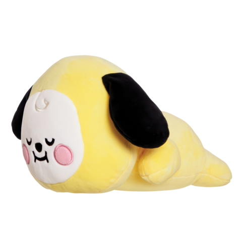 Gelbes, plüschiges Hundespielzeug mit schwarzen Ohren und einem lächelnden Gesicht, in seitlicher Position liegend.
