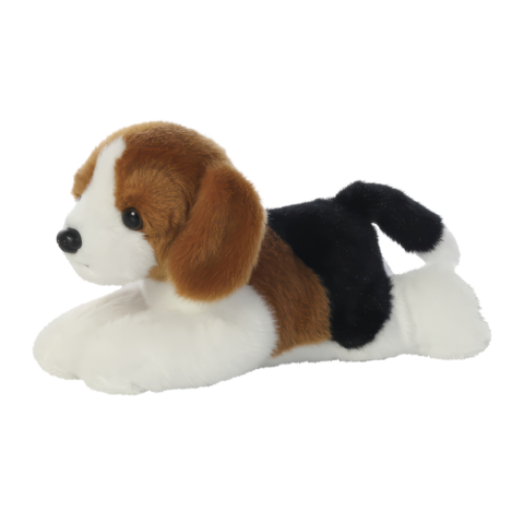 Plüschhund im Liegen, mit braun-weißer und schwarzer Fellzeichnung, zeigt einen freundlichen Ausdruck.