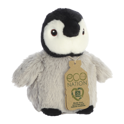Plüsch-Pinguin mit einem Etikett von Eco Nation, hergestellt aus recycelten Materialien.