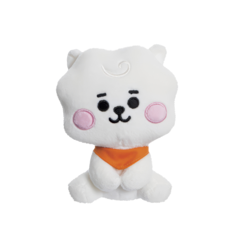 Kuscheltier in Form eines weißen Bären mit rosa Wangen und orangefarbener Kleidung, sitzt aufrecht.