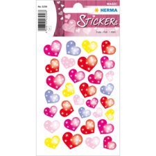 Bunte Herzaufkleber in verschiedenen Farben und Größen, verziert mit Glitzer und Sternen, auf einem Bogen präsentiert.