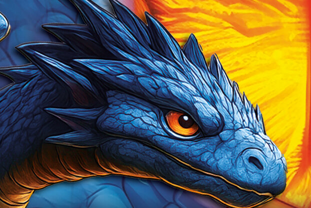 Zwei blaue Drachen mit strahlenden Augen und scharfen Zähnen, umgeben von Kristallen und einem feurigen Hintergrund.