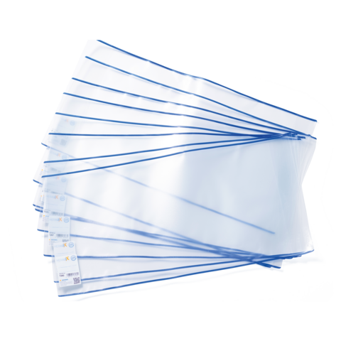 Eine Stapel transparenter Kunststoffhüllen mit blauen Rändern, geeignet für Dokumente oder Präsentationen.