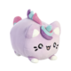 Kuscheltier in Form eines quaderförmigen, lila Katers mit bunten Ohren und einem Horn, das freundlich aussieht.