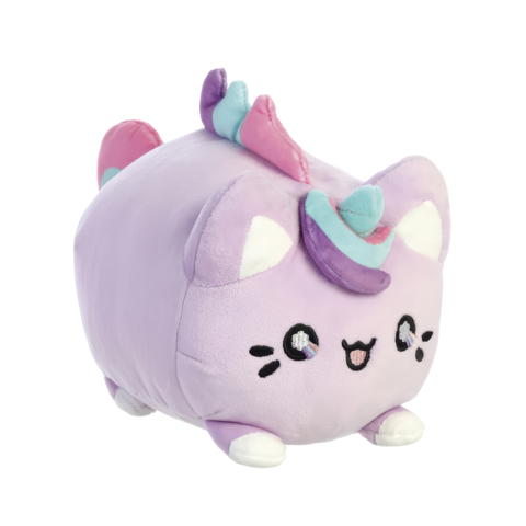 Kuscheltier in Form eines quaderförmigen, lila Katers mit bunten Ohren und einem Horn, das freundlich aussieht.