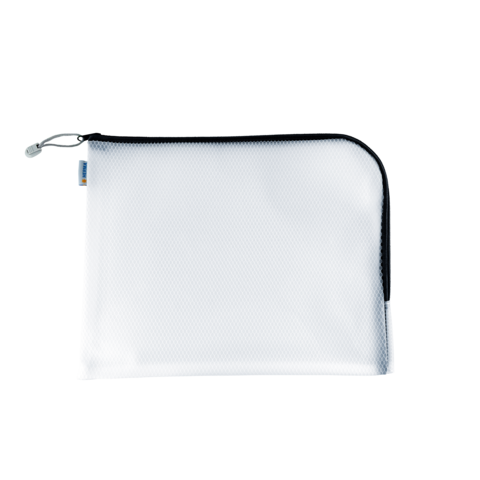 Weiße, rechteckige Tasche mit Reißverschluss, hergestellt aus einem strukturierten Material, geeignet für die Aufbewahrung von kleinen Gegenständen.