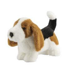 Plüschhund im Beagle-Stil mit braunen und schwarzen Flecken, aufrecht stehend mit einem wedelnden Schwanz.