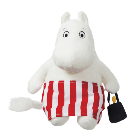 Ein weißes, plüschiges Mumin-Monster trägt eine rot-weiß gestreifte Badehose und hält einen kleinen schwarzen Eimer.