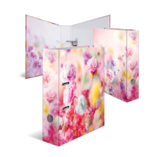 Ein dreiteiliges Möbelstück mit blühendem Blumenmuster in sanften Rosa- und Pastelltönen.