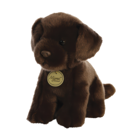 Brauner Plüschhund mit großen Augen und einem runden Gesicht, sitzt aufrecht und trägt ein Etikett mit dem Markennamen.