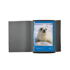 Ein geöffneter Zeichenblock im A3-Format mit einem Bild eines niedlichen Robbenbabys auf dem Cover.