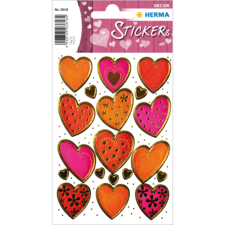Bunte Herzaufkleber in verschiedenen Größen und Designs, einschließlich gestickter Details und Mustern, auf einem weißen Hintergrund.