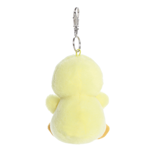 Gelbes, plüschiges Entchen mit einem Schlüsselanhänger, von hinten betrachtet.
