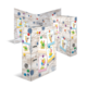 Bunte Ordner mit Illustrationen von Pflanzen, Booten und Tieren, dekoriert mit bunten Magneten und einem Holzdesign.