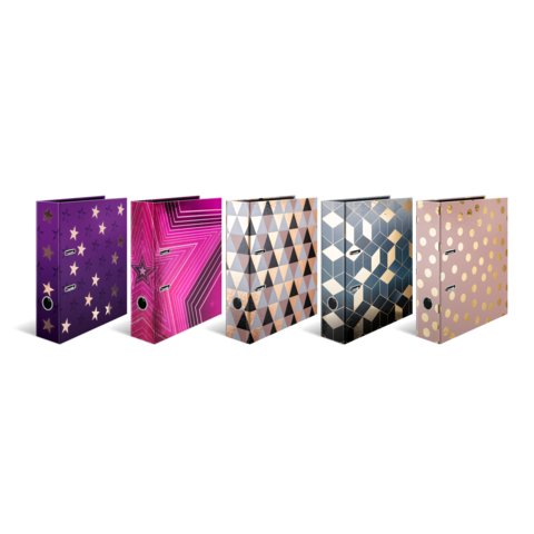 Fünf Ordner in unterschiedlichen Designs: lila mit Sternen, pink mit Streifen und geometrische Muster in Schwarz und Gold.