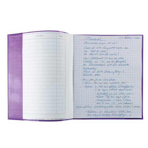 Ein offenes Notizbuch mit kariertem Papier, das handschriftliche Notizen und einen Datumsstempel enthält.
