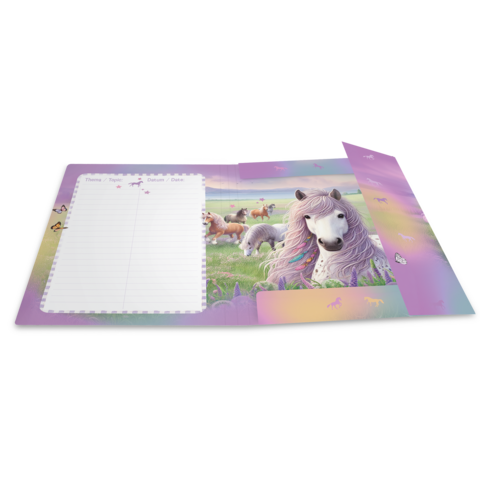 Ein Notizbuch mit einem bunten Cover, das ein Einhorn und verschiedene Tiere in einer Wiese zeigt. Links sind leere Notizseiten.