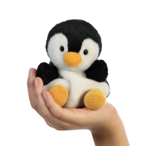 Eine Hand hält ein weiches, plüschiges Pinguinspielzeug mit einem orangefarbenen Schnabel und Füßen.
