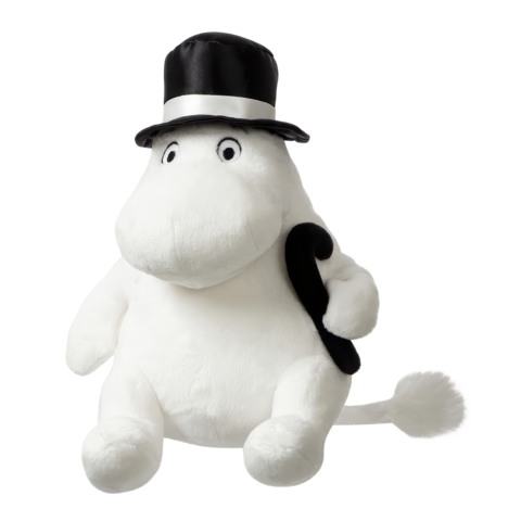 Ein weißes Plüsch-Mumin mit einem schwarzen Zylinder und einem schwarzen Frack, sitzt aufrecht und schaut freundlich.