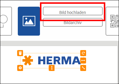 Schaltfläche zum Hochladen von Bildern mit dem Text "Bild hochladen" und das Logo von HERMA in orange und blau.